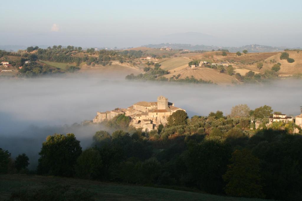 Agriturismo Casale Contessa Montebuono  Exterior photo